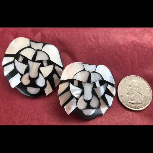 Jewelry - Lee Sands earrings. Excellent vintage condition.